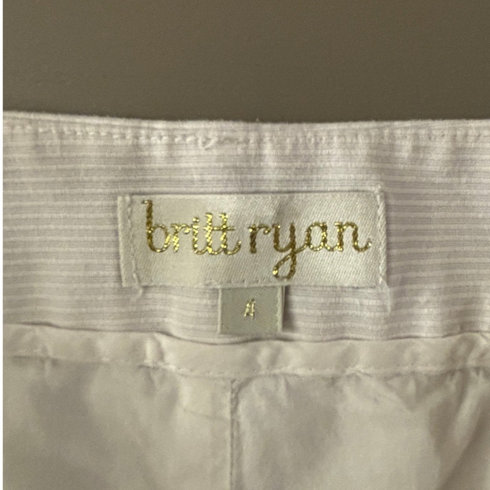 Elegant White Women's Bermuda Shorts - Picture 2 of 5